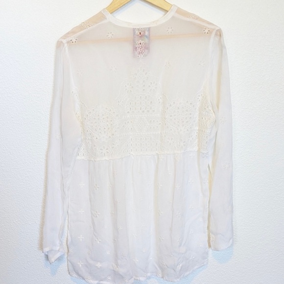 Johnny Was White Eyelet Blouse - Picture 2 of 5